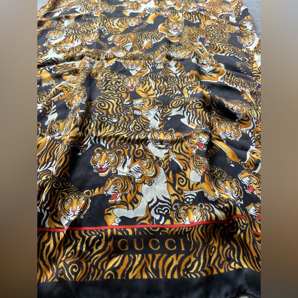 Gucci Scarf Silk All Over Tiger Print 26”x74” - Picture 3 of 5